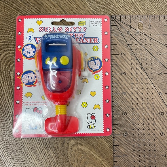 Hello Kitty 2 piece Bundle Wind Up Toy Washing Machine and Vacuum Cleaner - Picture 3 of 3